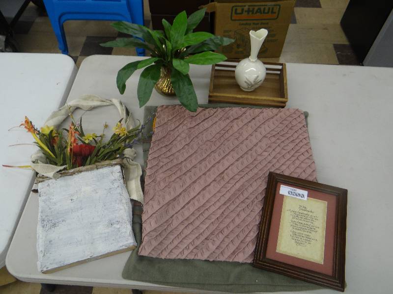 lot 1220 image: 3 New square pillow cover, lenox vase, brass vase & misc decor.