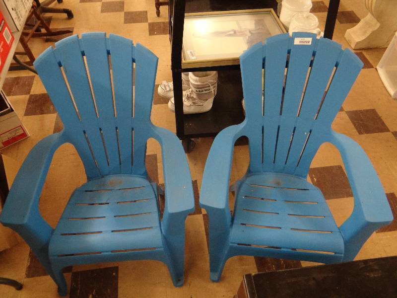 lot 1222 image: Lot of 2 blue plastic patio lounge chairs.