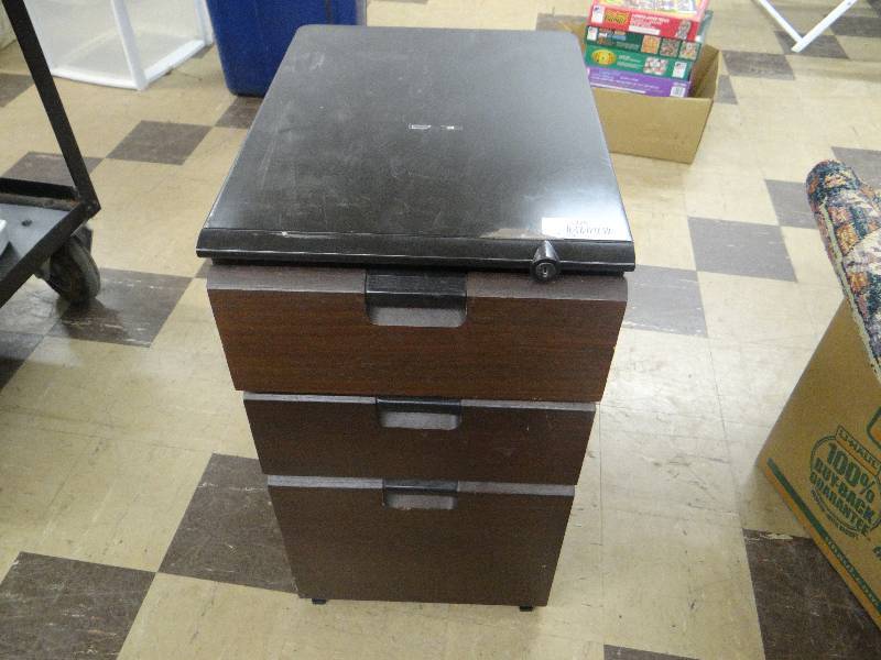 lot 1225 image: Small file cabinet wwood drawer front - no key.