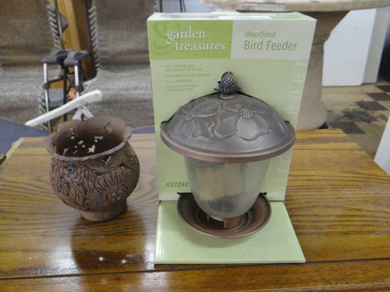 lot 1237 image: Wood land bird feeder & earthen ware candle lantern.