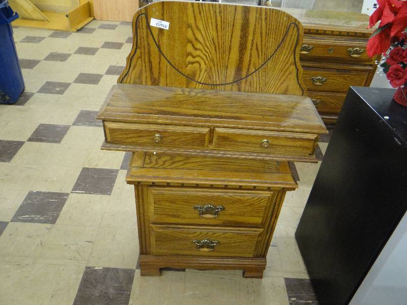 lot 1239 image: Matching dresser topper &  nightstand.
