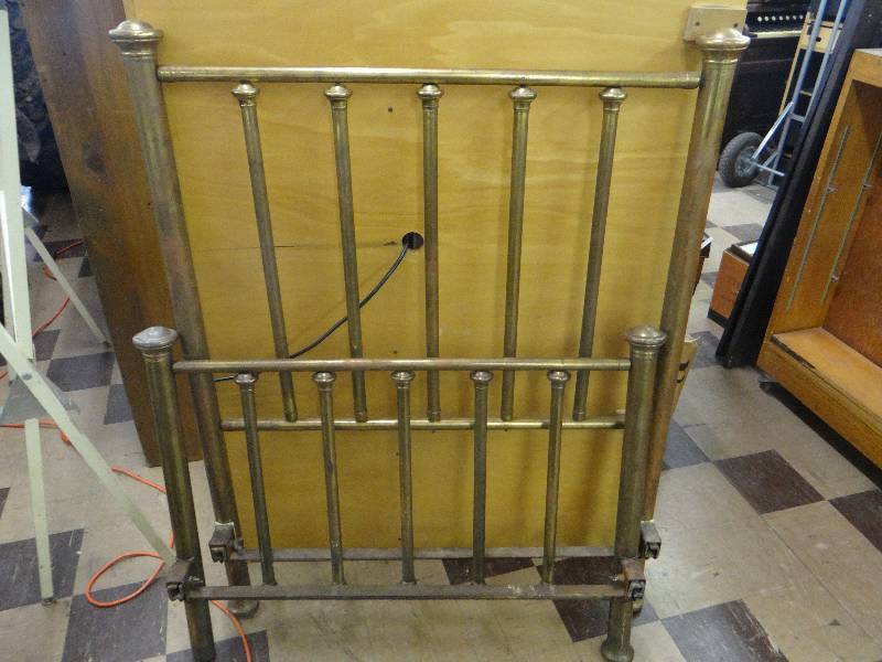 lot 1258 image: Antique brass twin bed - wrails.