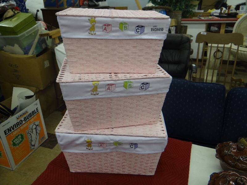 lot 1261 image: Pink baby storage baskets wattached lids - nesting set of 3.