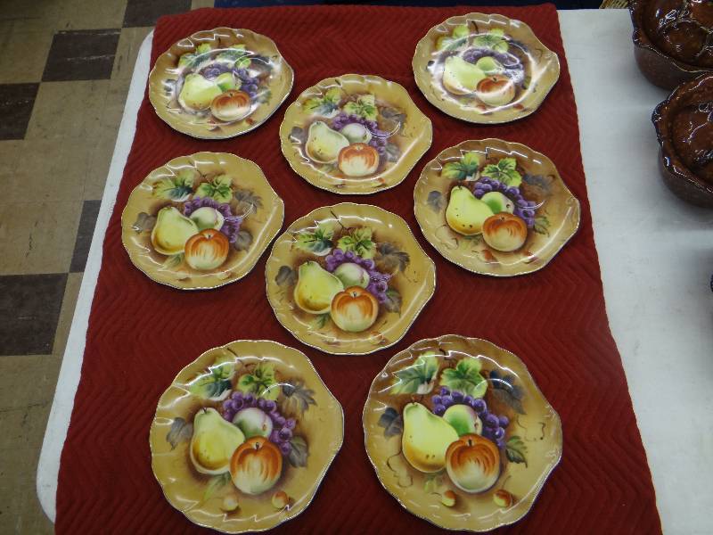 lot 1265 image: Set of 8 vintage hand painted lefton snack trays.