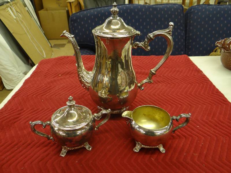 lot 1279 image: W.M. Rogers silver plate coffee service coffee pot, creamer, sugar wlid.