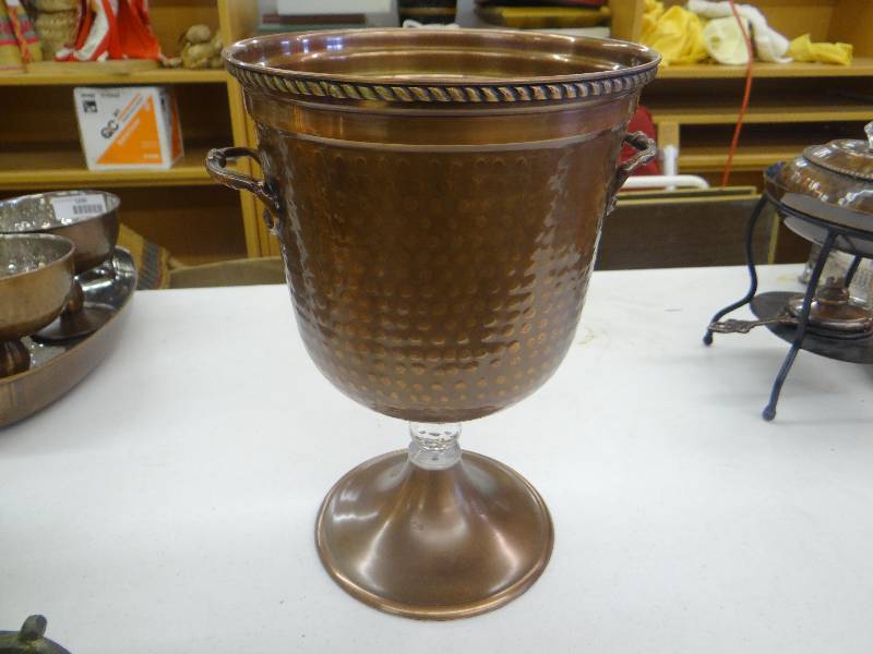 lot 1293 image: Large copper pedestal ice bucket.