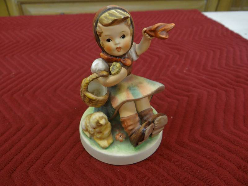 lot 1302 image: GoebelM.I. hummel farewell figurine wbox & paper.