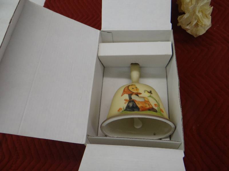lot 1303 image: GoebelM.I. hummel Annual bell 1981 figurine wbox & paper.