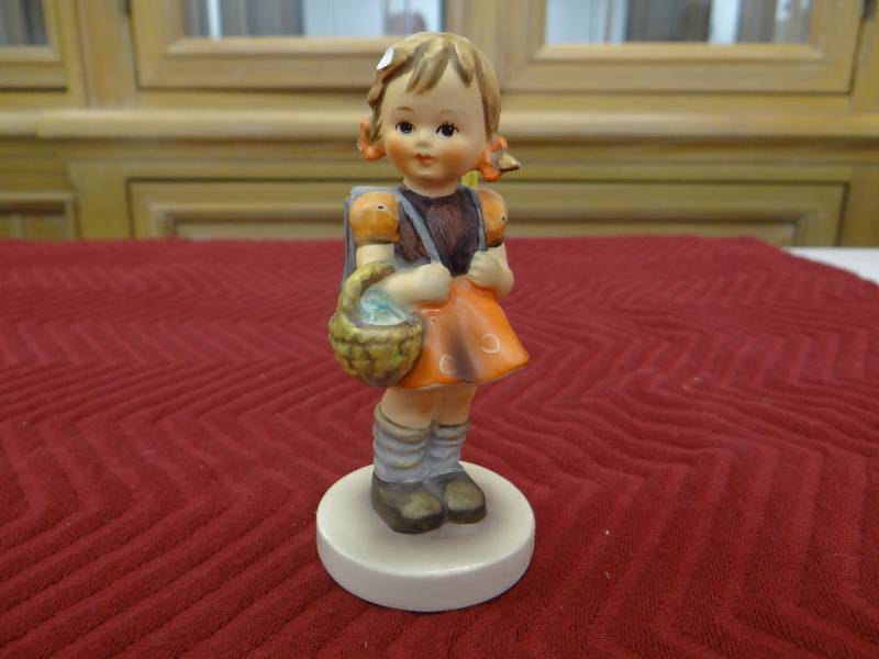 lot 1306 image: GoebelM.I. hummel School girl. figurine wbox & paper. - as is.