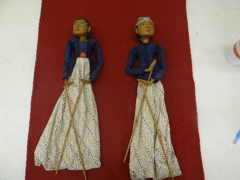 lot 1311 image: Pairmatching carvedpainted wood ethnic puppets.