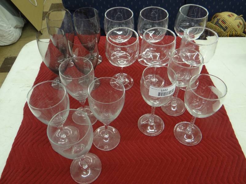 lot 1322 image: 4 Smoke glass & 7 clear glass goblets 6 acrylic goblets.