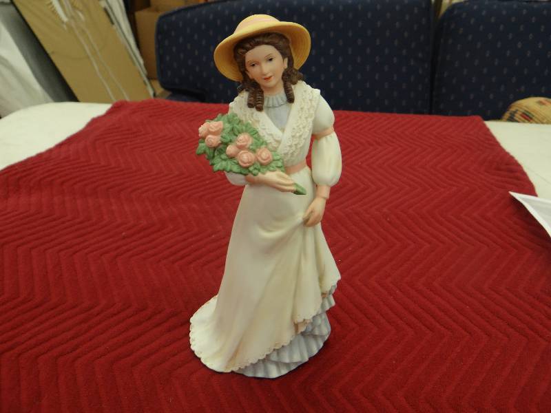 lot 1324 image: Homco porcelain lady wroses - 9tall.