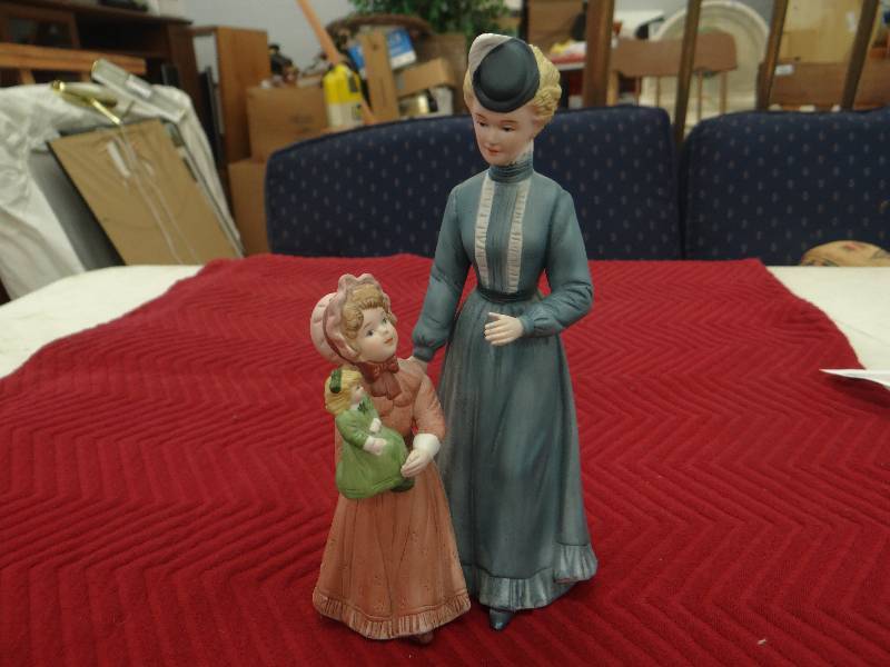 lot 1325 image: Homco porcelain lady wchild - 9tall.