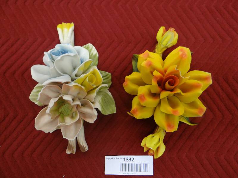 lot 1332 image: Set of 2 porcelain roses table top decor.