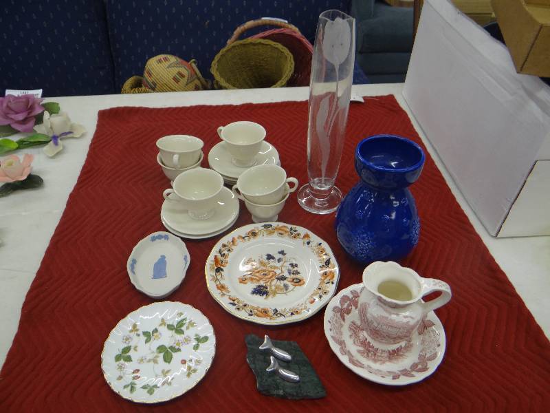 lot 1342 image: Lot of decor & serveware. 6 demi-tasse cupsaucer, red transfer-ware pitcherbasin, cobalt blue vase, frosted tulip crystal vase, porcelain plates, dolphins on marble.