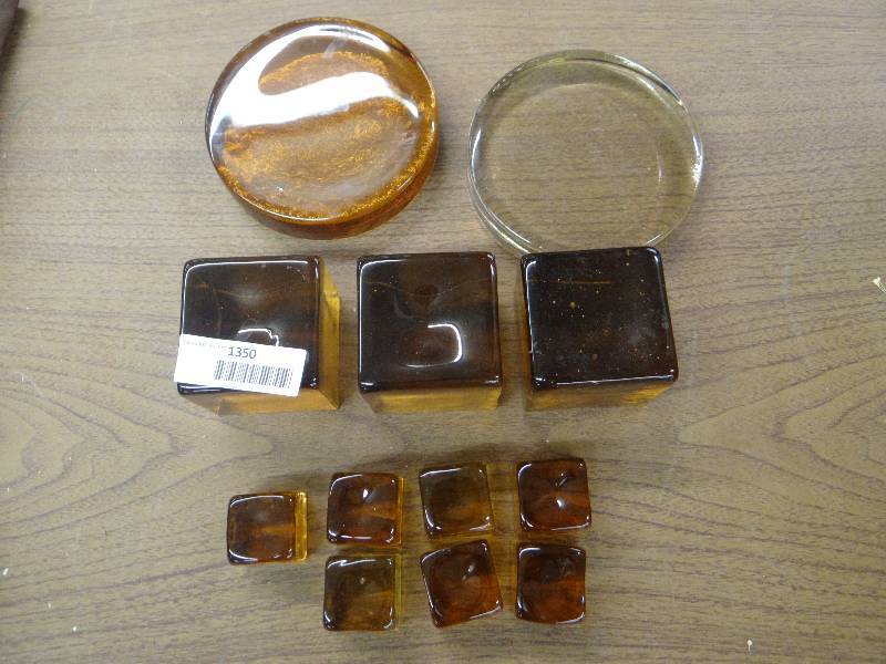 lot 1350 image: Lot of 12 pcs amber glass candle standsblocks.