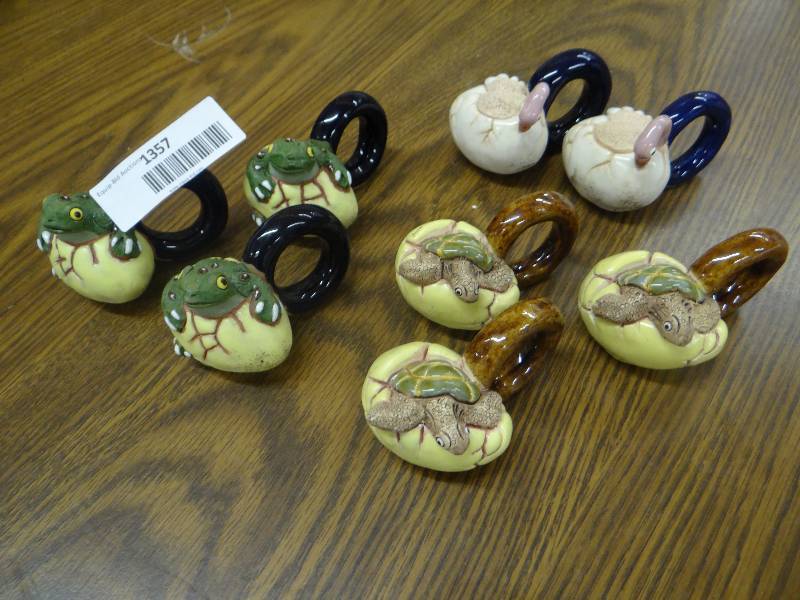 lot 1357 image: Set of 8 - hatching animal napkin rings.