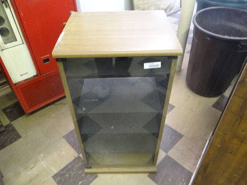 lot 1367 image: Glass front media cabinet wlift top.