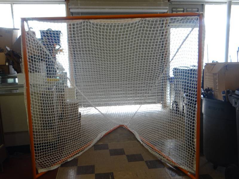 lot 1376 image: Lacrosse net - for outdoorfield use.