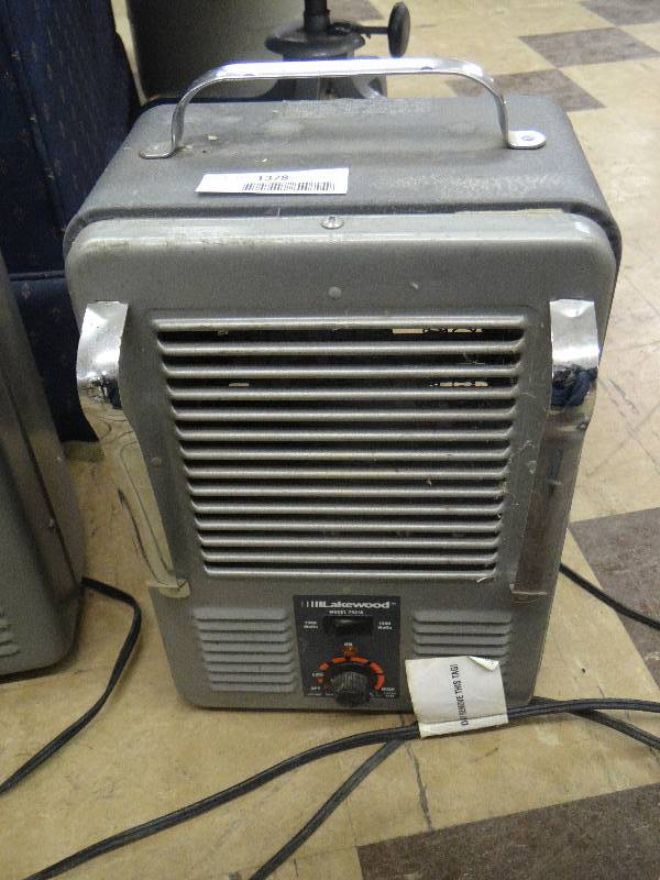 lot 1378 image: Lakewood electric heater.