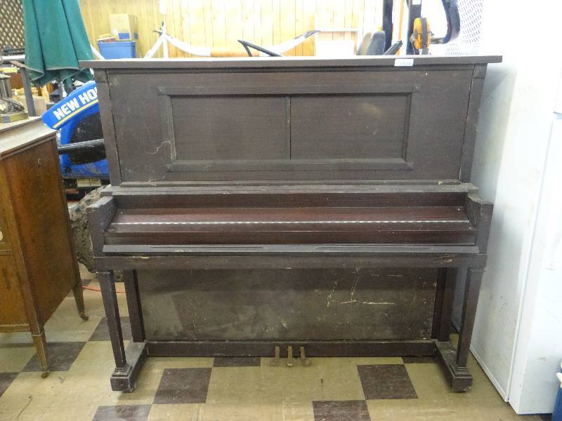 lot 1382 image: Antique Marshall Wendell player piano.