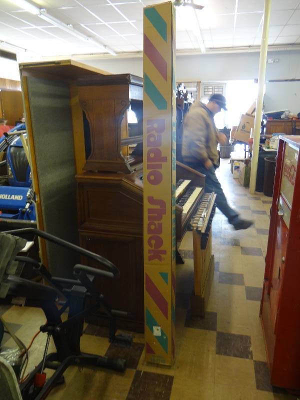 lot 1385 image: Radio shack TV-FM antenna.