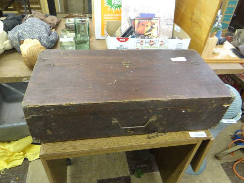 lot 1389 image: Antique folding organ - bilhorn brothers, style V - wood case.