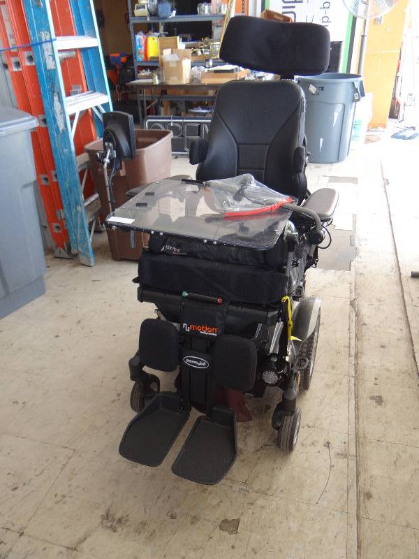 lot 101 image: NuMotion Permobil M300 complex power chair for paraplegic. Like New