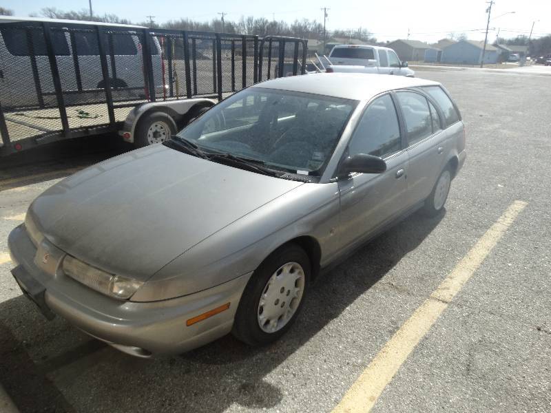 lot 98 image: 1997 Saturn SL2 Wagon