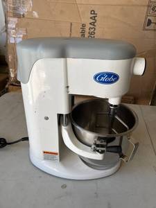lot 4313 image: Globe SP5 5 qt. 10 Speed Countertop Mixer