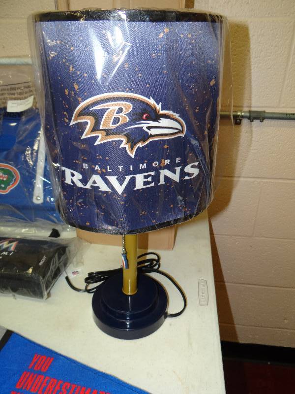 lot 613 image: Baltimore ravens table lamp.