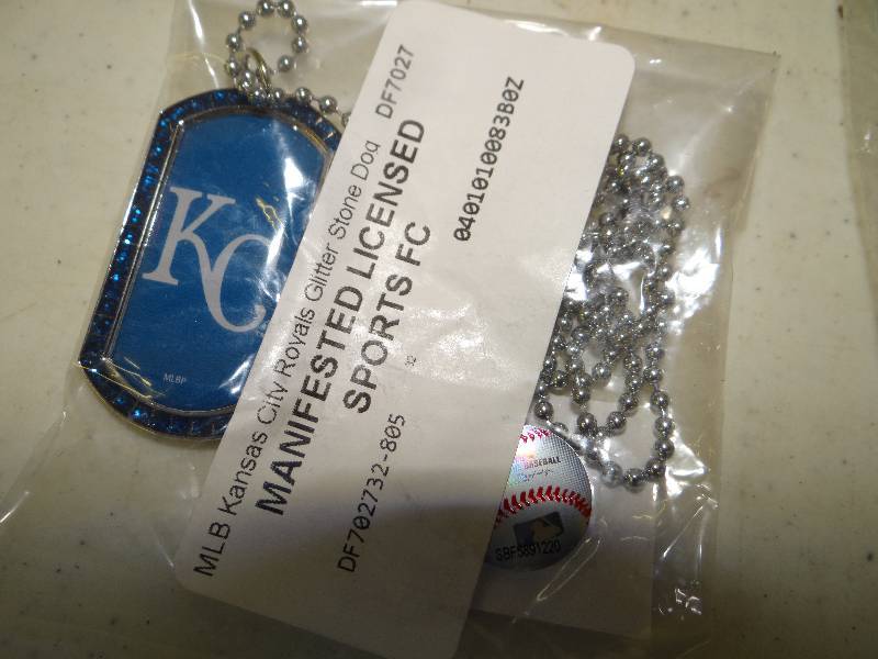 lot 627 image: KC royals necklace.