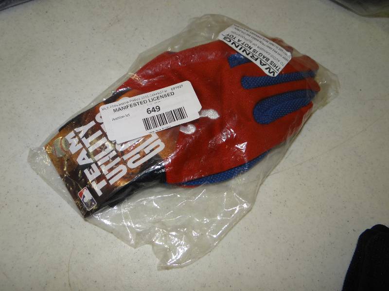 lot 649 image: 2 pairs Philadelphia philliec flyers work gloves.