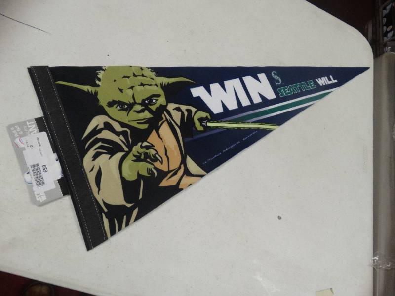 lot 689 image: Seattle Washington pendant.