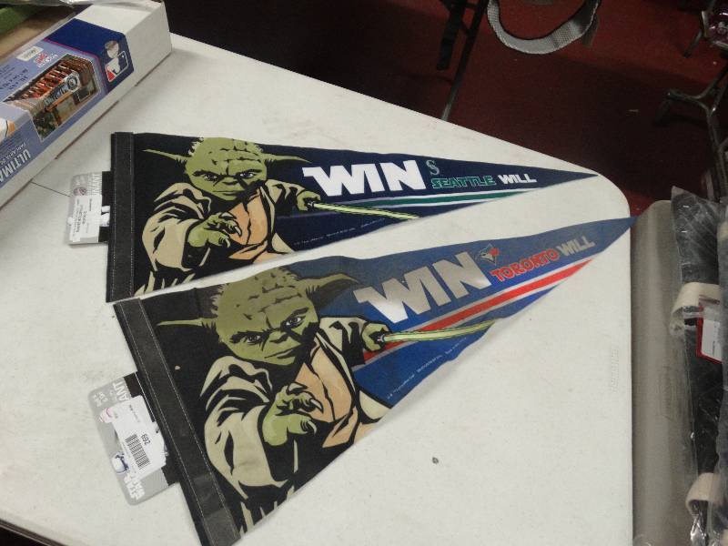 lot 692 image: 2 Pendants.