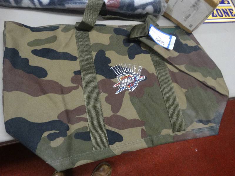 lot 699 image: Oklahoma city camo tote.
