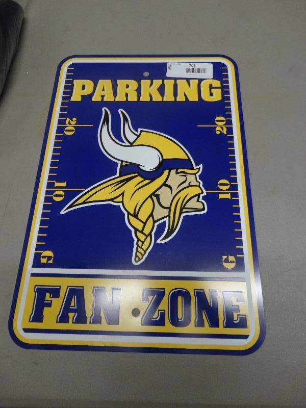 lot 703 image: Viking parking sign.