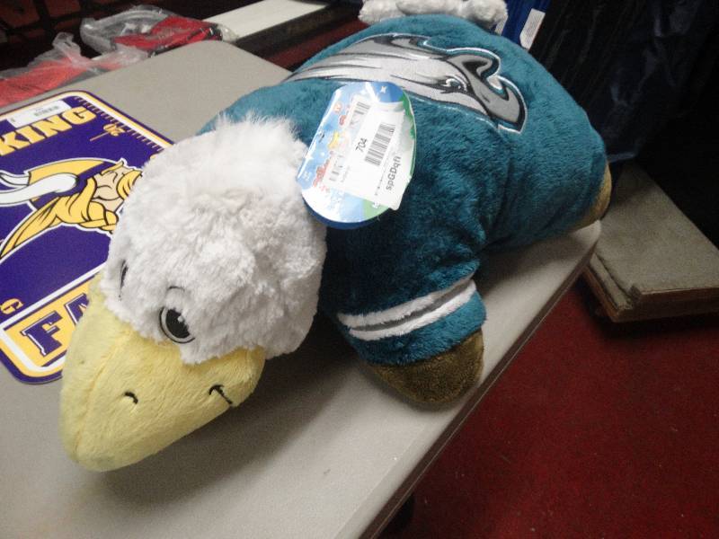 lot 704 image: Eagles pillow pal.