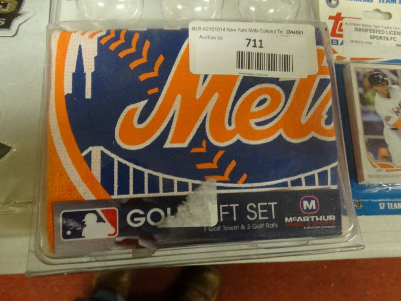 lot 711 image: New York Mets golf towel.