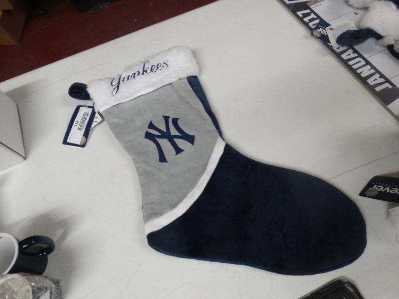 lot 724 image: 1 New York Yankees stocking.