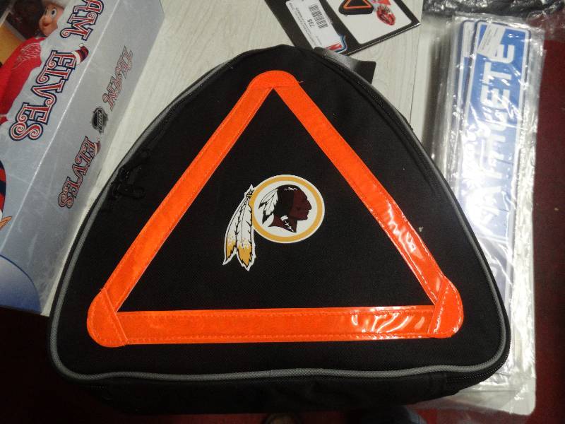 lot 738 image: Washington red skins road side vehicle kit.