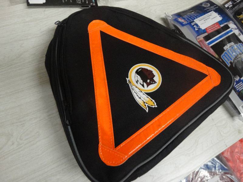 lot 739 image: Washington red skins road side vehicle kit.