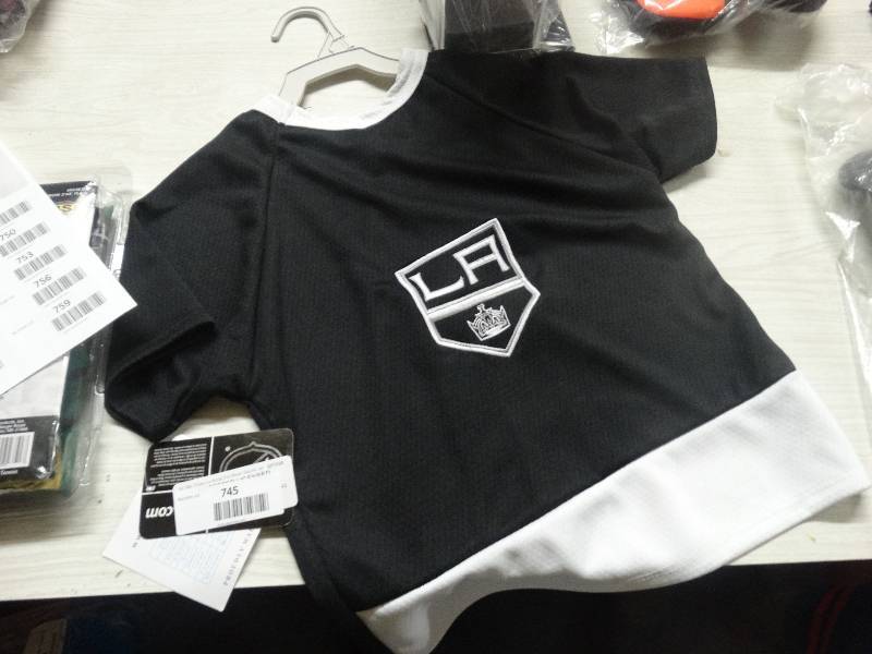 lot 745 image: A Kings dog shirt.