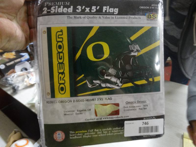 lot 746 image: 2 Sided 3 X 5 Oregon flag.