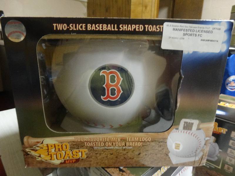 lot 756 image: Boston Red sox baseball shaped toaster New.