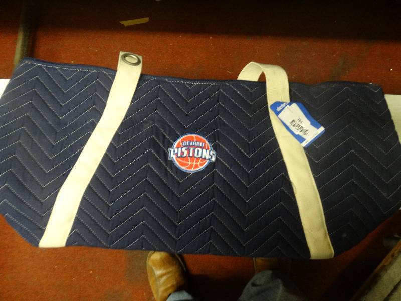 lot 761 image: Detroit pistons weekend bag.
