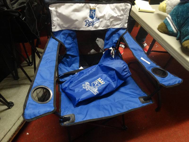 lot 771 image: KC Royals Folding camp chair wbag.