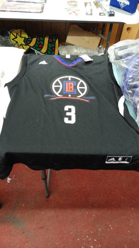 lot 797 image: New medium clippers replica jersey.