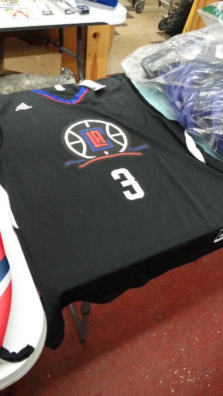 lot 798 image: New medium clippers replica jersey.