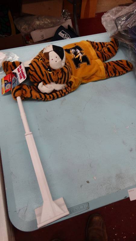 lot 799 image: Mizzou 3D mascot car flag.